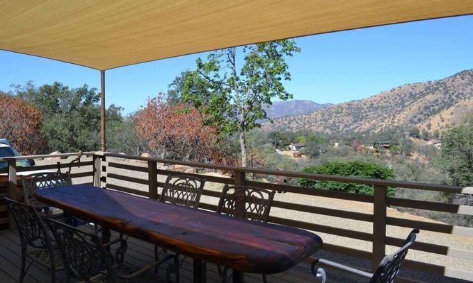 Three Rivers House | In The Oaks