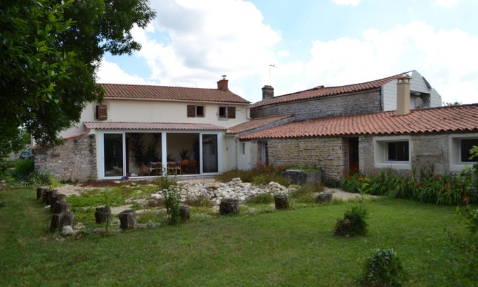 Moreilles Cottage | In the peaceful Marais Poitevin Nature Park, near La Rochelle and the beaches