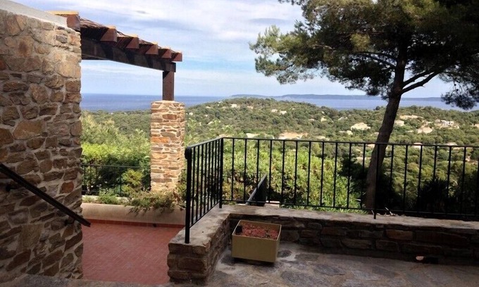 Cap Benat Villa | In the Private and Guarded Estate of Gaou Bénat, villa of 115m²