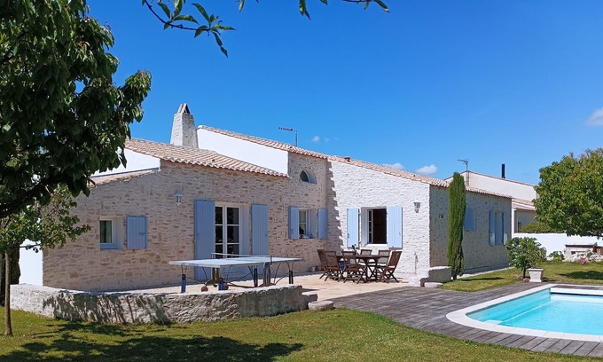 Marsilly Villa | "In the shade of the cherry trees"