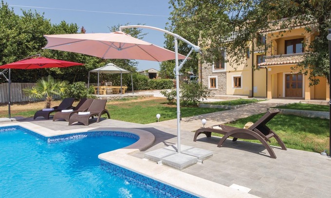 Pican House | In the village of Smilovi.