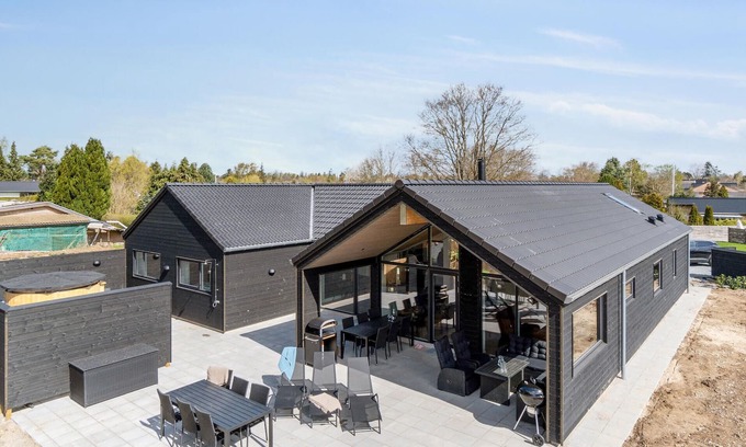 Dronningmolle House | In this comfortable vacation home you can swim in any season thanks to indoor pool!