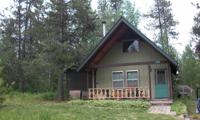 McCall Cabin | In town deep woods seclusion, 2br+sleeping loft