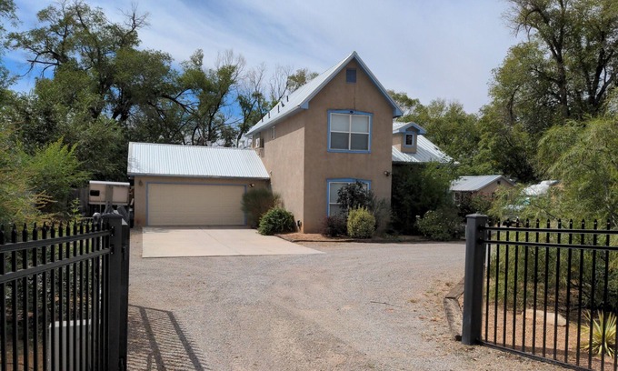 Alamedan Valley House | Incredible furnished 3 BD house 30 day min stay