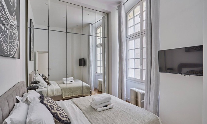 Saint-Germain-l'Auxerrois Apartment | Incredible Apartment Louvre/palais Royal