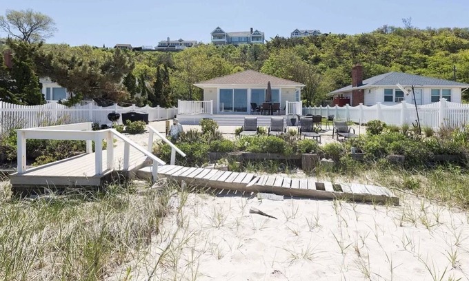 Mattituck Cottage | Incredible Beachfront Home w/Private Beach!