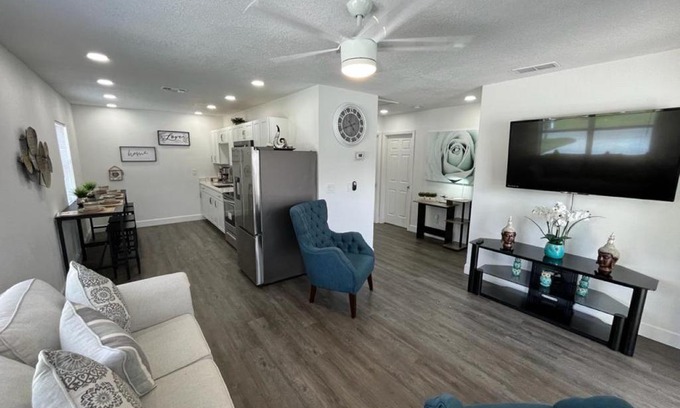 Town N County Park House | Incredible comfortable apartments near the airport and beaches