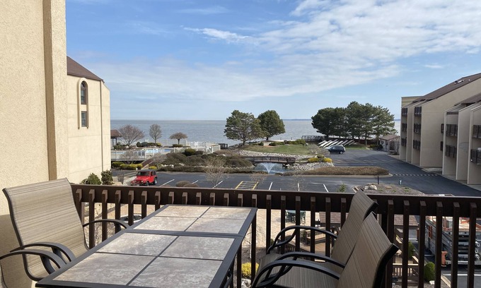 Port Clinton Condo | Incredible family getaway right on the water!