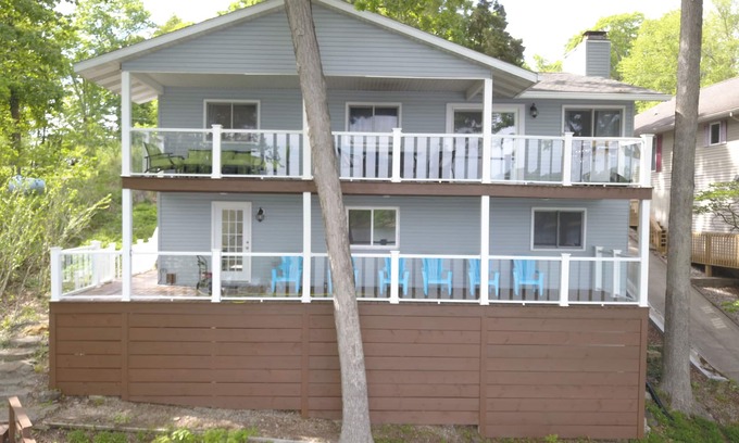 Goreville House | Incredible Lake house with Amazing Water Views, 2 Bay Dock and Game Room!