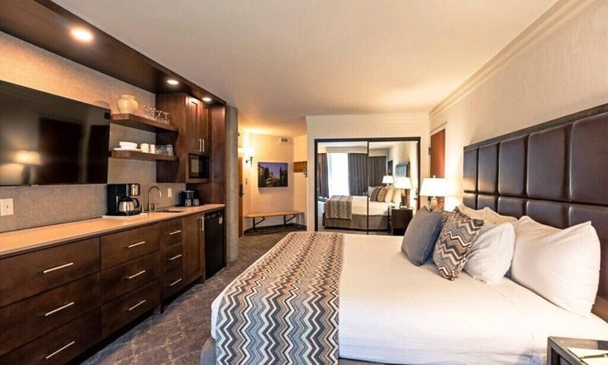Salt Lake Mountain Resorts Condo | Incredible Skiing March 23-30! Snowbird Cliff Club luxury condo - sleeps 10