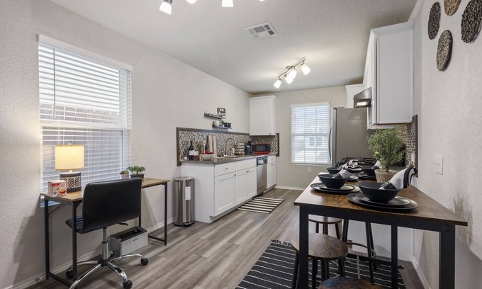 Southside House | Incredible Stay! Fast Wifi & Fully Equipped!