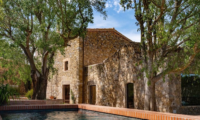 Corca Villa | Incredible villa with pool and huge garden *G*