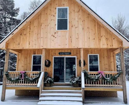 Greenville House | Incredible Wooden Cabin with Fire Pit and Barbecue in Greenville, Maine