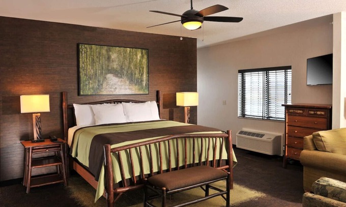 Independence Hotel | Independence Modern Lodge: Unique Decor, Free Breakfast, Lake View