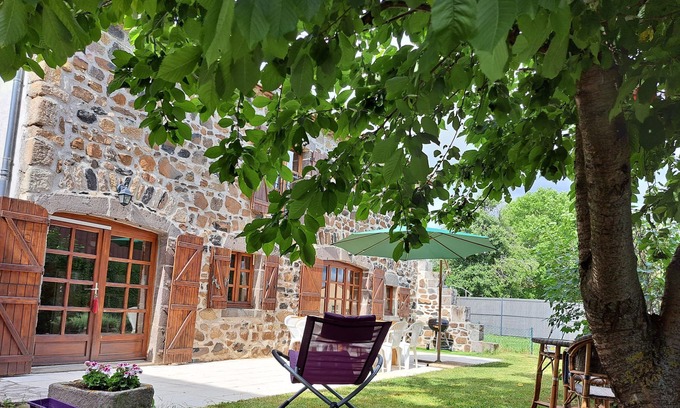 Montaigut-le-Blanc Cottage | Independent cherry cottage with garden for up to 8 people near Besse.