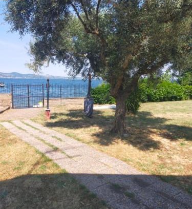 Lake Bracciano House | Independent villa with private beach on the lake