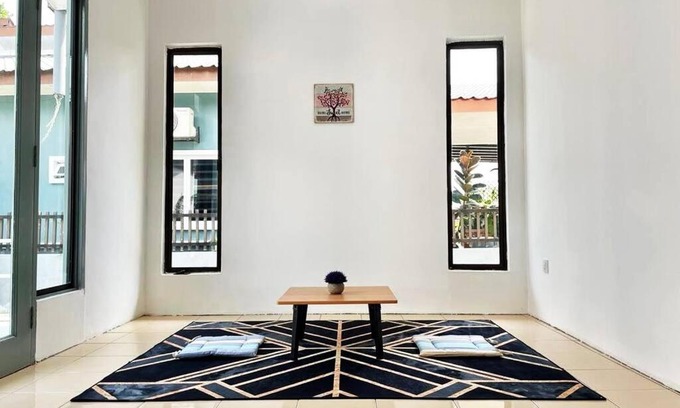 Jenjarom House | Inderaloka Villa 23A Free Parking