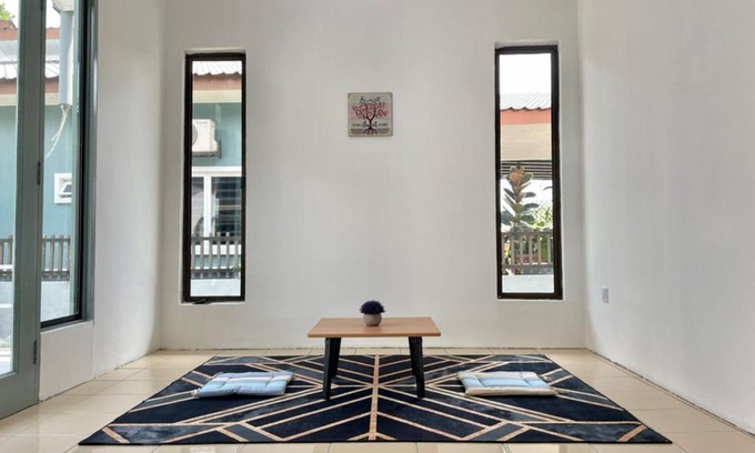 Jenjarom House | Inderaloka Villa 23B Free Parking