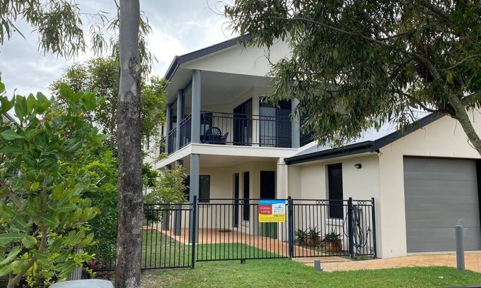 Rainbow Beach House | Indigo Place 1 - Rainbow Beach. Just Metres From The Pristine Surf Beach!. Aircon