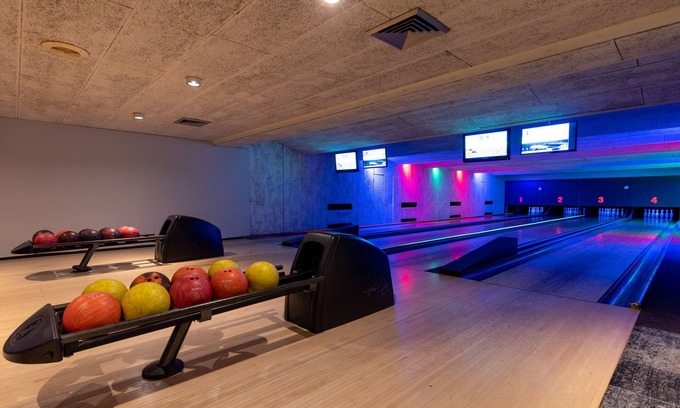 Winterswijk Hotel | Indoor Pool & Game Room Getaway with Direct Access to Nature and Parking