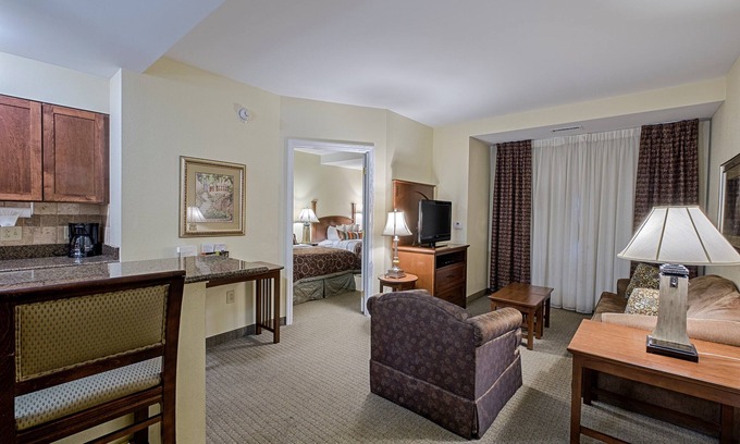Harrisburg - Hershey Condo | Indoor Pool. Gym. Quick Drive to Hersheypark