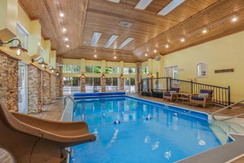 Norton Shores House | Indoor Pool near Grand Haven with Lake Michigan Beach!