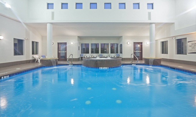 Plano Condo | Indoor Pool + Wi-Fi | Fully Equipped King Suite