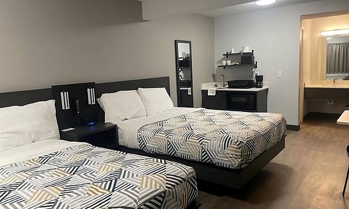 Rock Springs Apartment | Indulge in Home Like Comfort, 2 Units with Free Parking, Near Bunning Park