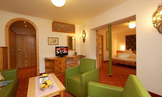 Bad Kleinkirchheim House | Indulgence suite ZIRBE breakfast - Thermenwelt Hotel Pulverer