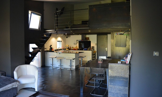 Mouleydier House | Industrial loft with spa between bergerac and lalinde