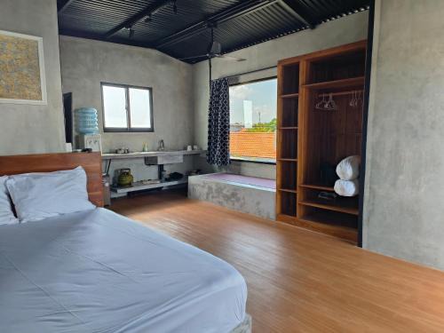 Denpasar Barat Apartment | Industrial nia room