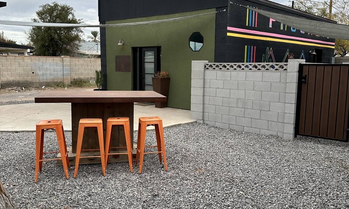 South Country Club Manor Apartment | Industrial Style Downtown Casita with Backyard. Pet Friendly!