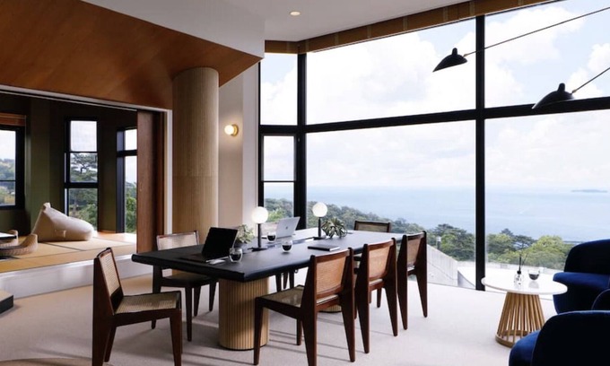 Atami House | Infinity in the sky Counter kitchen with teppany / Atami Shizuoka
