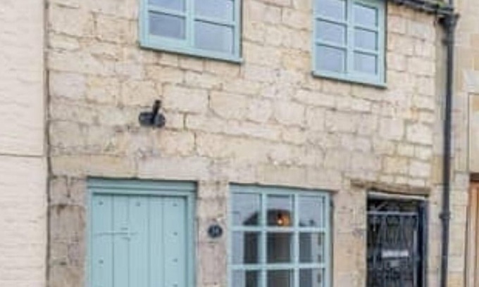 Winchcombe Cottage | Inglenook Cottage, Winchcombe; Dog-friendly Cotswold Retreat with Woodburner