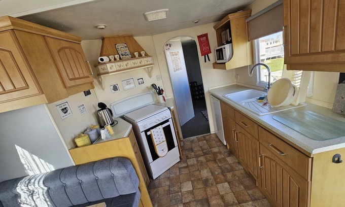 Ingoldmells Ski Chalet | Ingoldmells - Chalet - Sleeps 8 - Seaside - Garden