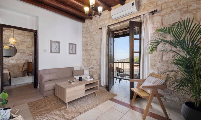 Ineia Apartment | Inia Lara Deluxe Suite by Nomads