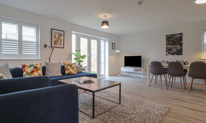 Martlesham Heath Cottage | INISHNEE HOUSE, family friendly, with a garden in Shotley Gate