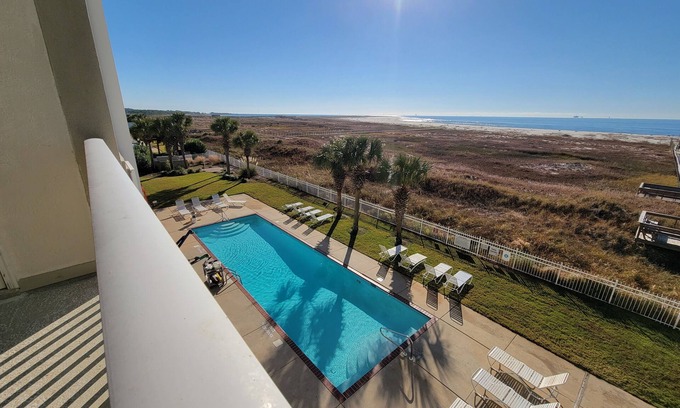 Dauphin Island Condo | Inn at Dauphin Island 306 Efficient 1BR sleeps 6 with Beautiful Views!