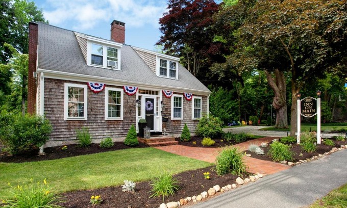 Yarmouth Port Bed & Breakfast | Inn On Main