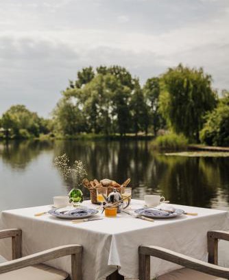 Broek in Waterland House | Inn on the Lake