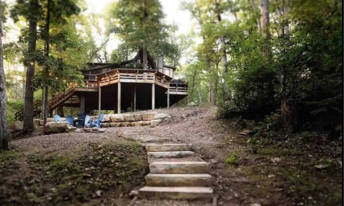 Innsbrook Ski Chalet | Innsbrook Falls Hideaway - Roomy lakefront Chalet w/spacious deck & firepit