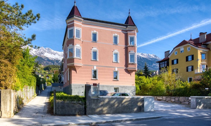 Innsbruck Apartment | InnsbruckHomes at Botanical Garden