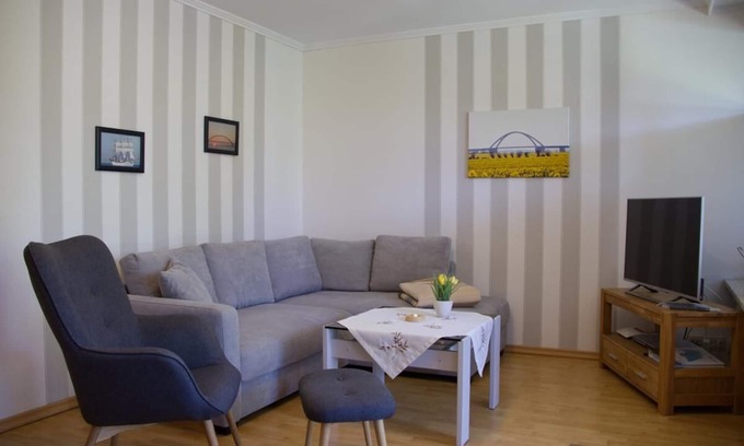 Neue Tiefe Apartment | Inselblume 15 - vacation home with garden, in absolute peace and quiet