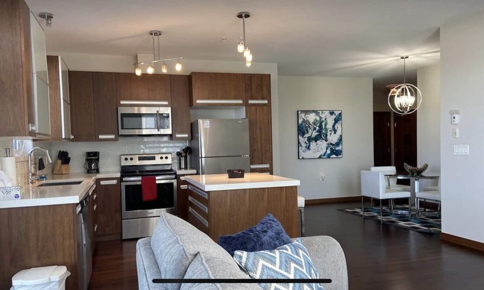 Regina Apartment | Insignia Suite - Affordable Luxury. 2 bed, 2 bath condo w/pool and hot tub.