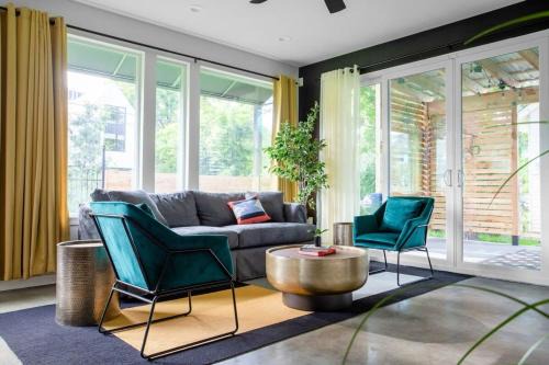 East Cesar Chavez House | Insta-worthy - 6BR Home Rainey Street - 6 min walk