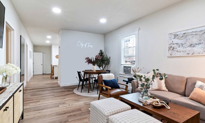 Downtown Sacramento House | Insta-Worthy Victorian 3 BR in DT Sacramento