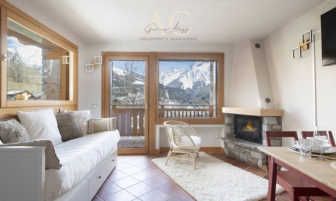 Villa Dalegno Apartment | InstaView - One Bedroom Apartment, Sleeps 4