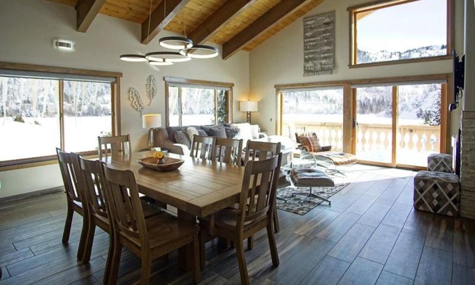 June Lake Apartment | Interlaken 36