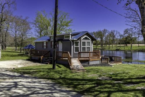 Emory House | Intimate Chic Cabin Suitable for Four with Private Deck in Texas