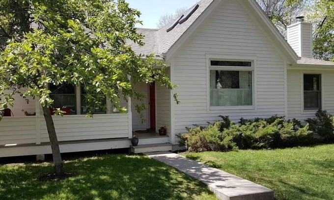 Bozeman House | Intown Contemporary: Prime street, fenced yard, bright and open concept design